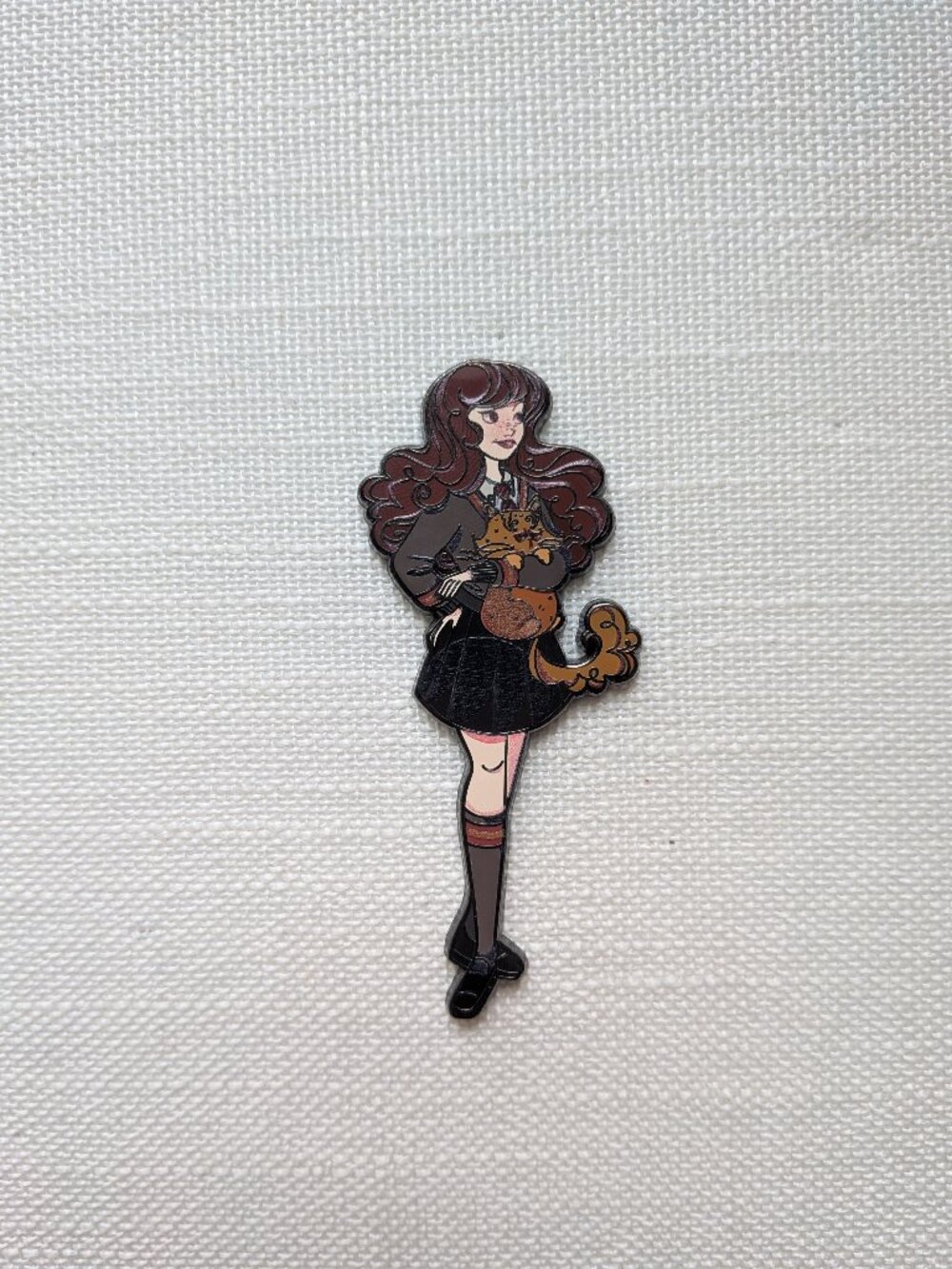 Hermione Holding Crookshanks pin